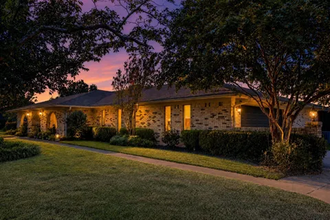 1625 Lakeshore Drive