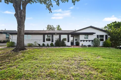 9324 Clearwater Drive