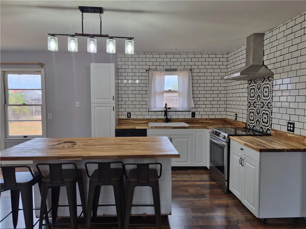 1010 E Church Cuero, TX 77954