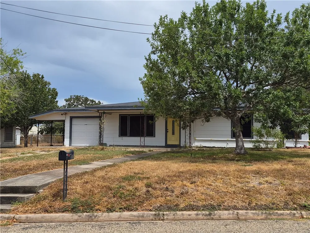 1010 E Church Cuero, TX 77954