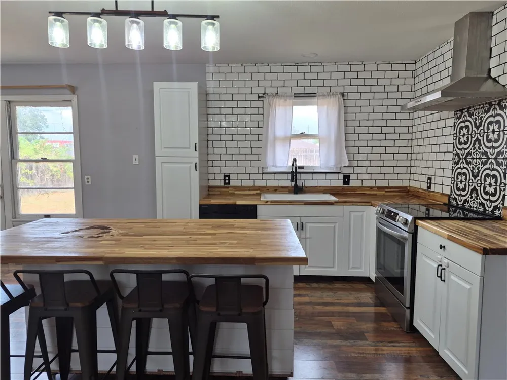 1010 E Church Cuero, TX 77954
