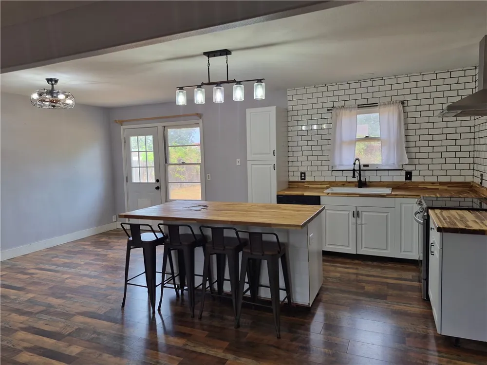 1010 E Church Cuero, TX 77954