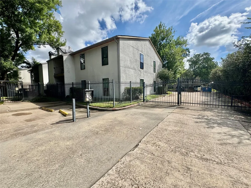 2425 Augusta Dr #59 Houston, TX 77057