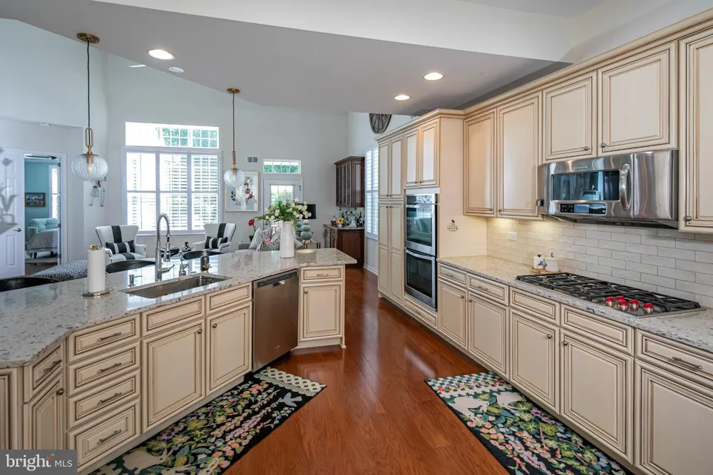 11 BELLINGHAM DRIVE Kendall Park, NJ 08824