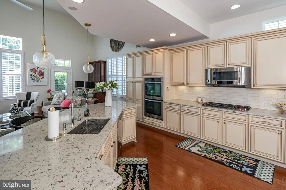 11 BELLINGHAM DRIVE Kendall Park, NJ 08824
