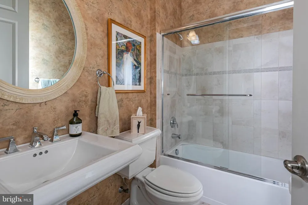 11 BELLINGHAM DRIVE Kendall Park, NJ 08824