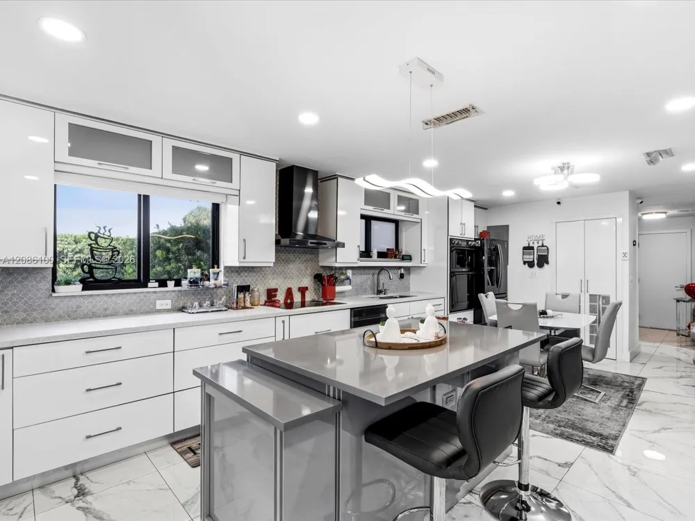 9152 SW 6th St Miami, FL 33174