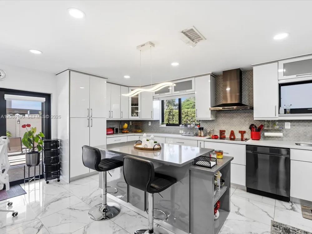 9152 SW 6th St Miami, FL 33174