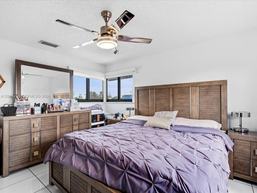 9152 SW 6th St Miami, FL 33174