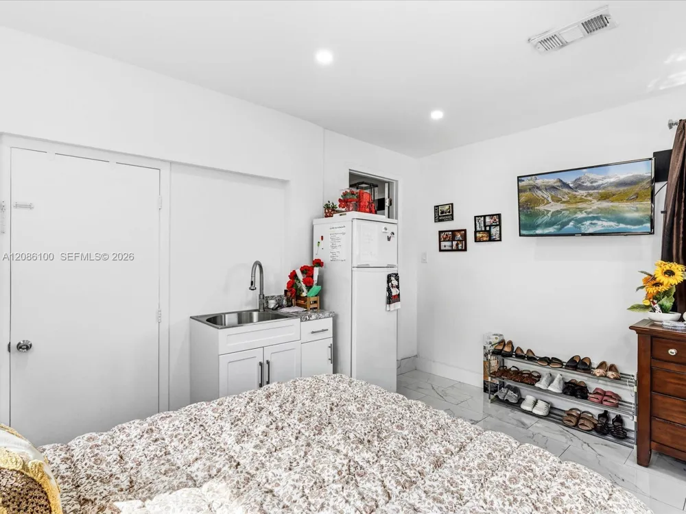 9152 SW 6th St Miami, FL 33174