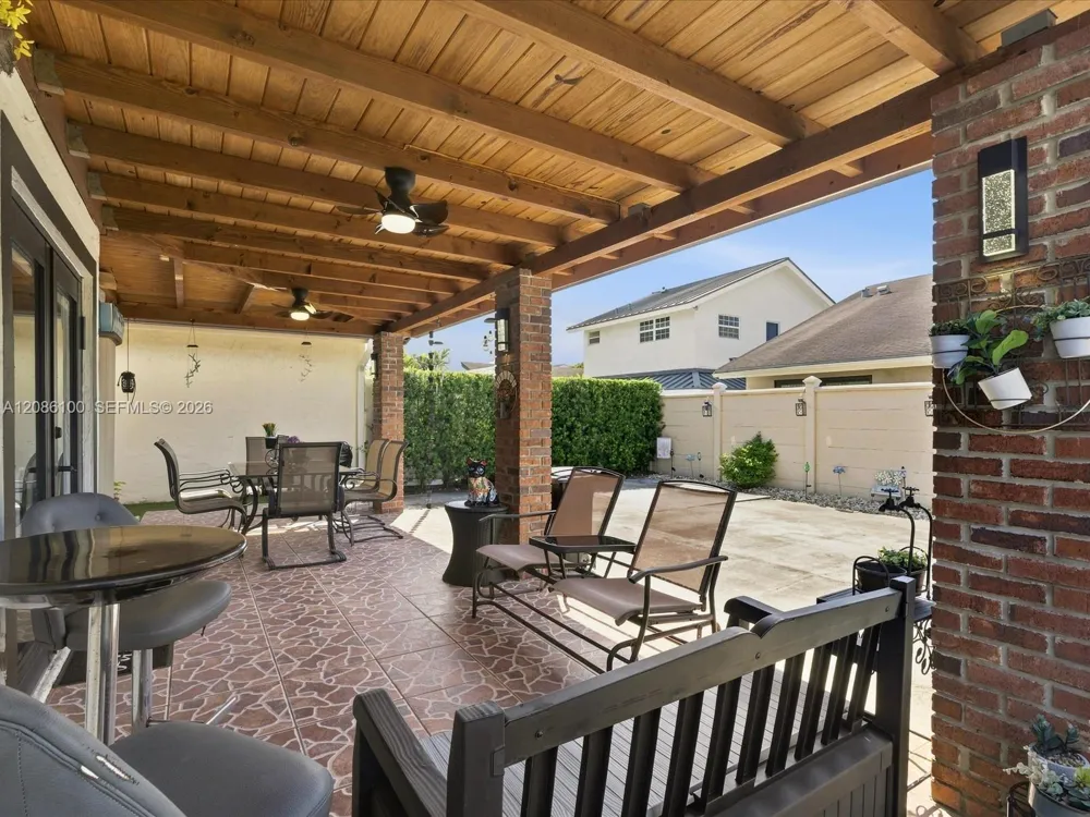 9152 SW 6th St Miami, FL 33174
