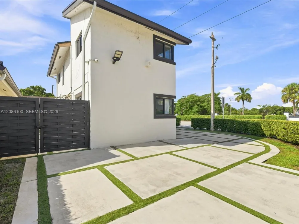 9152 SW 6th St Miami, FL 33174