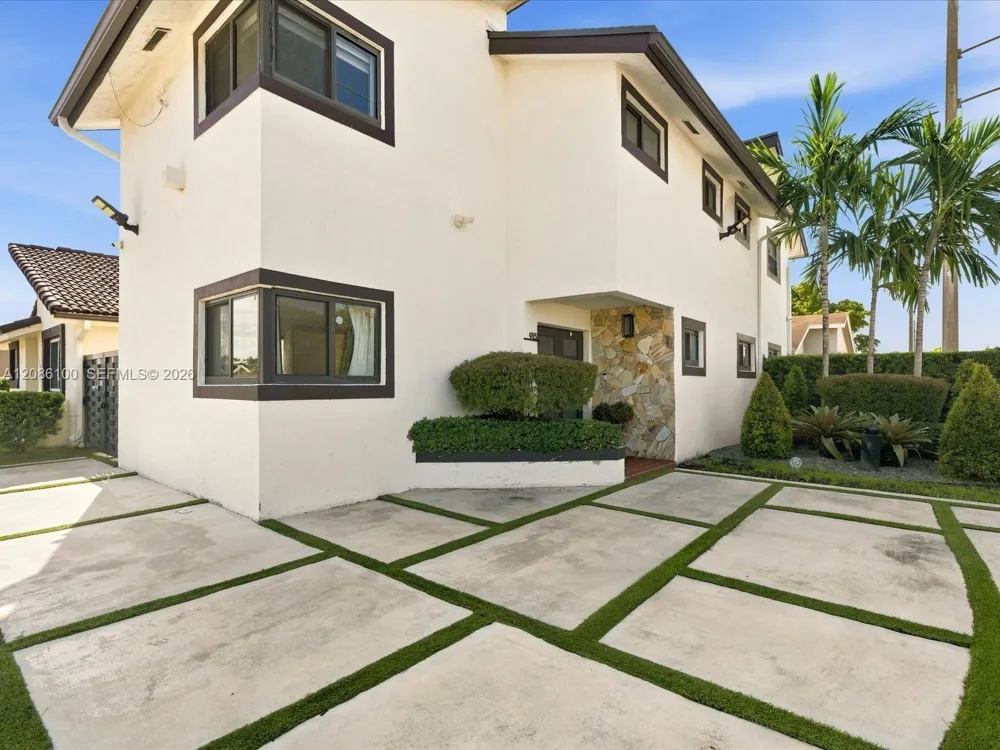 9152 SW 6th St Miami, FL 33174