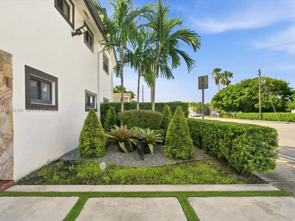 9152 SW 6th St Miami, FL 33174