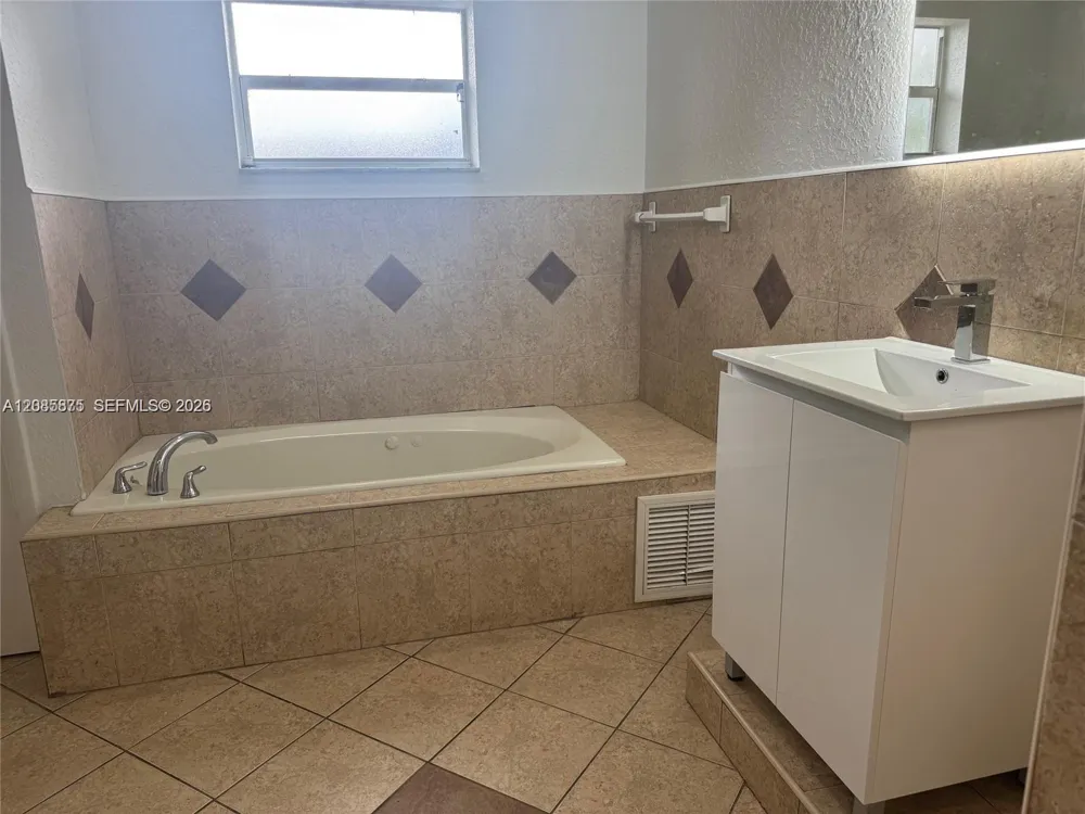 3241 NW 4th St Lauderhill, FL 33311