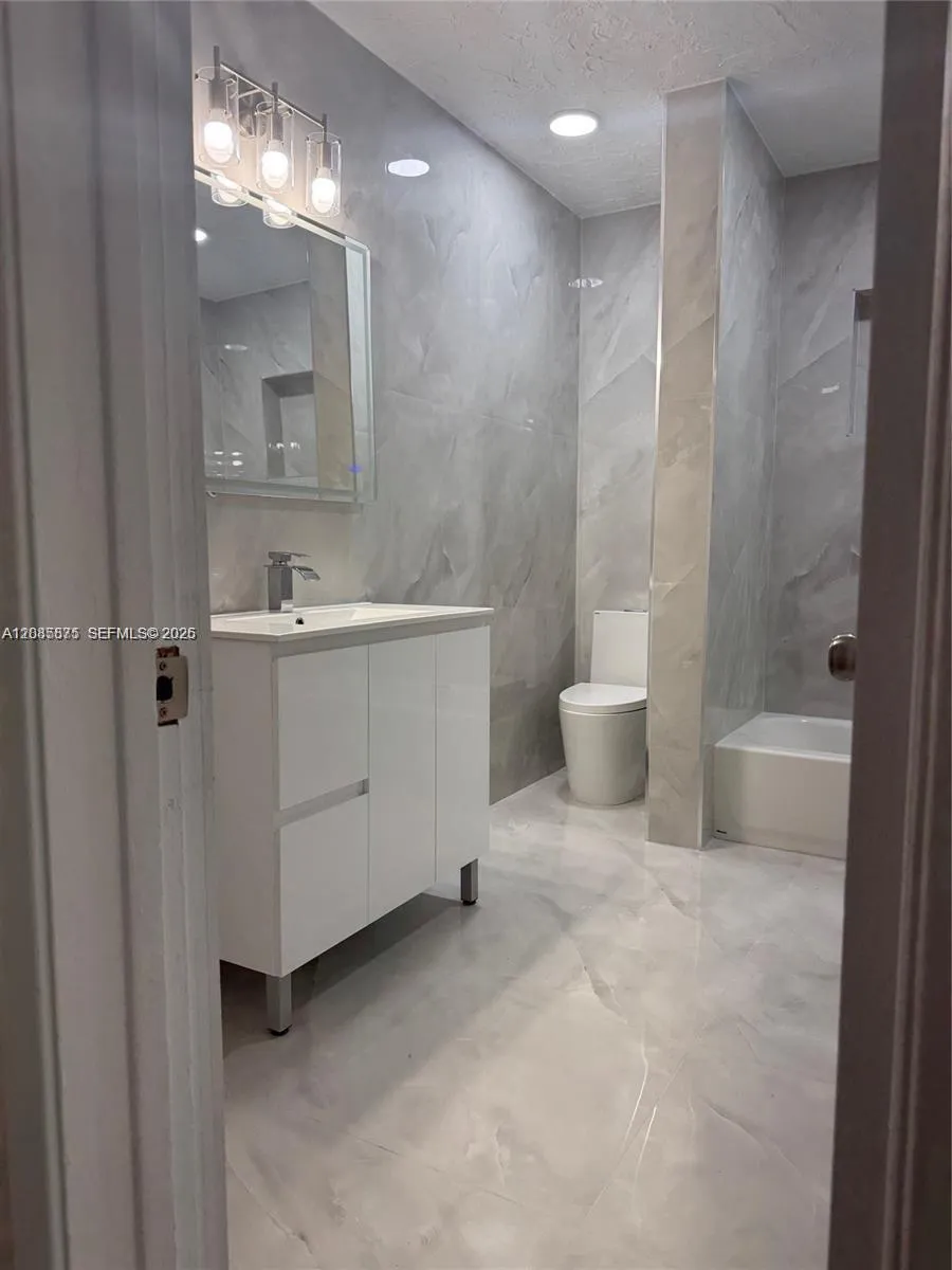 3241 NW 4th St Lauderhill, FL 33311