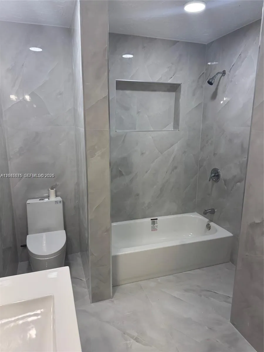 3241 NW 4th St Lauderhill, FL 33311