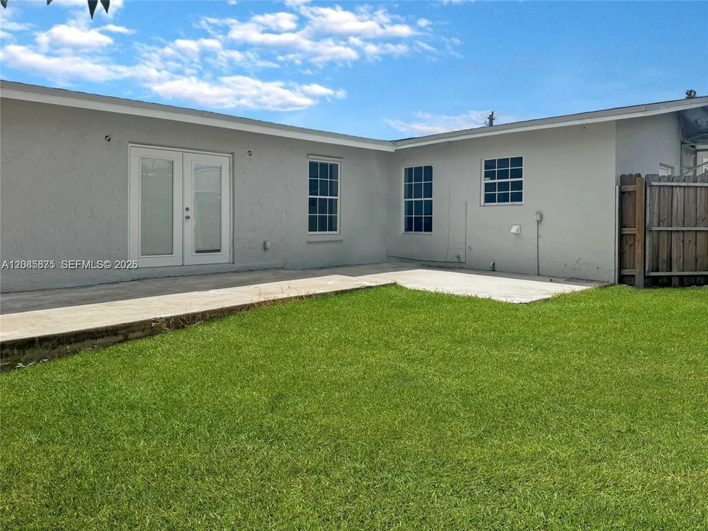 3241 NW 4th St Lauderhill, FL 33311
