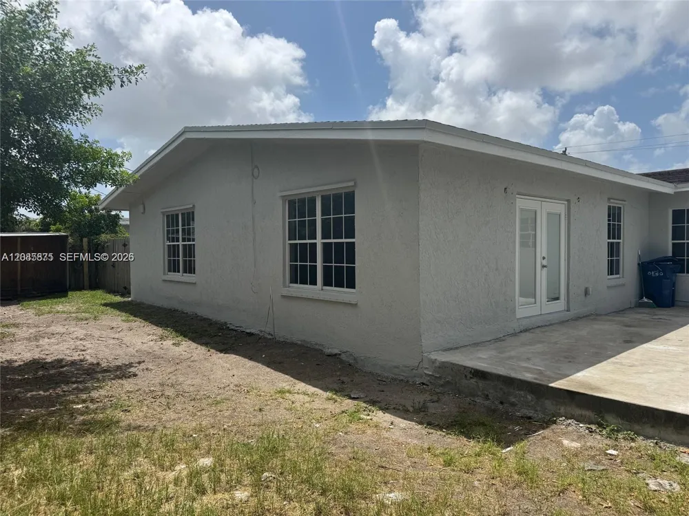 3241 NW 4th St Lauderhill, FL 33311