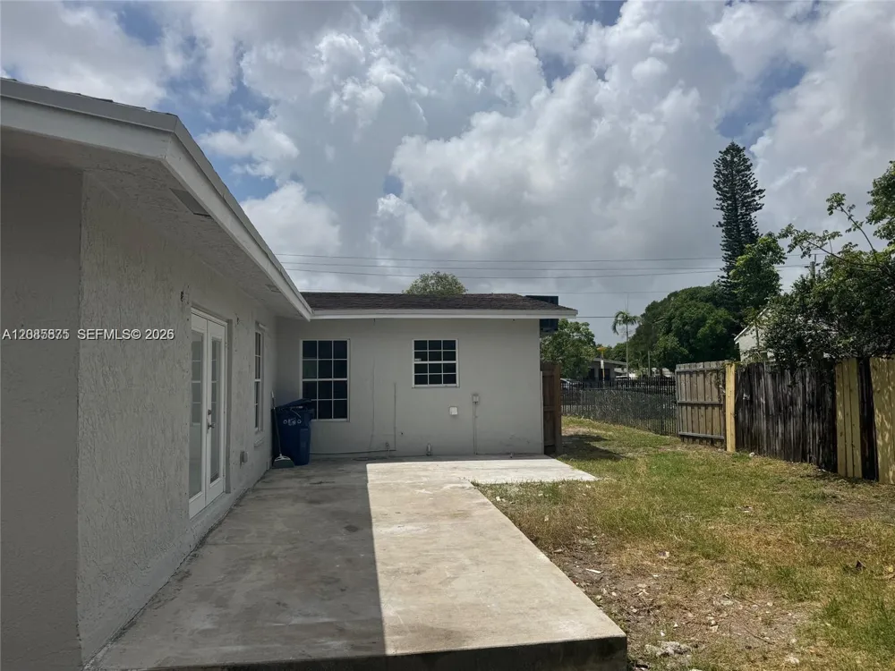 3241 NW 4th St Lauderhill, FL 33311
