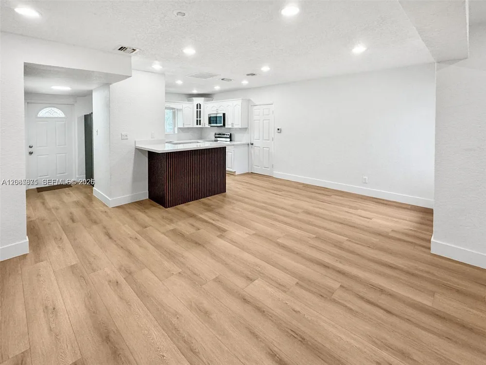 3241 NW 4th St Lauderhill, FL 33311