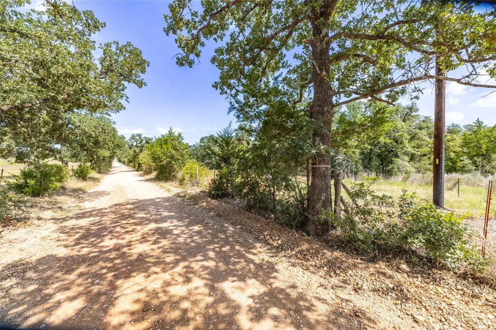 3 Edgewood Trail Road Paige, TX 78659