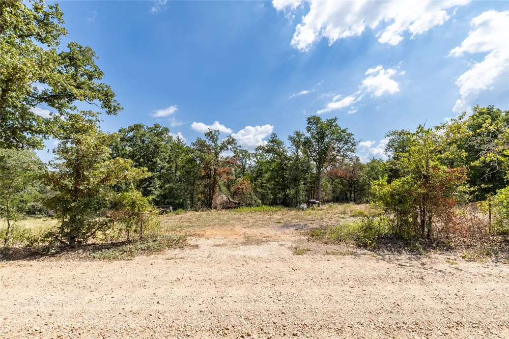 3 Edgewood Trail Road Paige, TX 78659