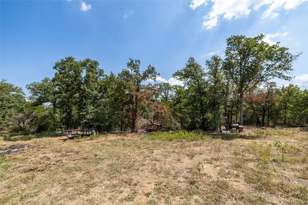 3 Edgewood Trail Road Paige, TX 78659