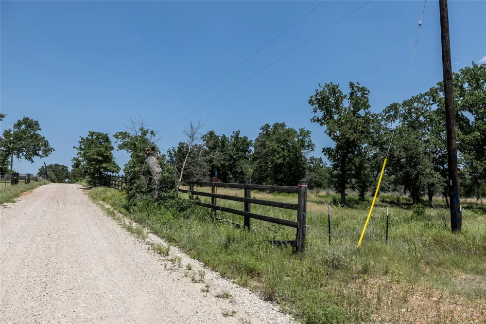 3 Edgewood Trail Road Paige, TX 78659