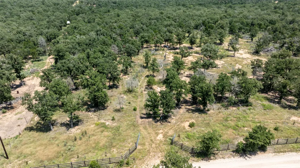 3 Edgewood Trail Road Paige, TX 78659
