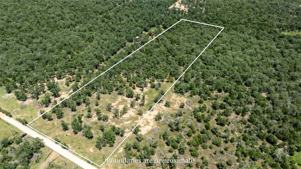 3 Edgewood Trail Road Paige, TX 78659