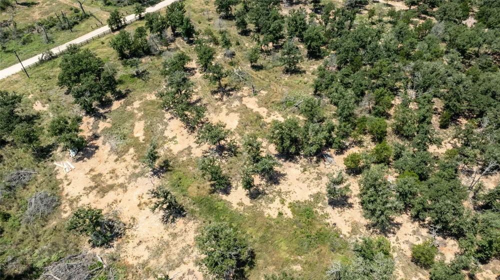 3 Edgewood Trail Road Paige, TX 78659