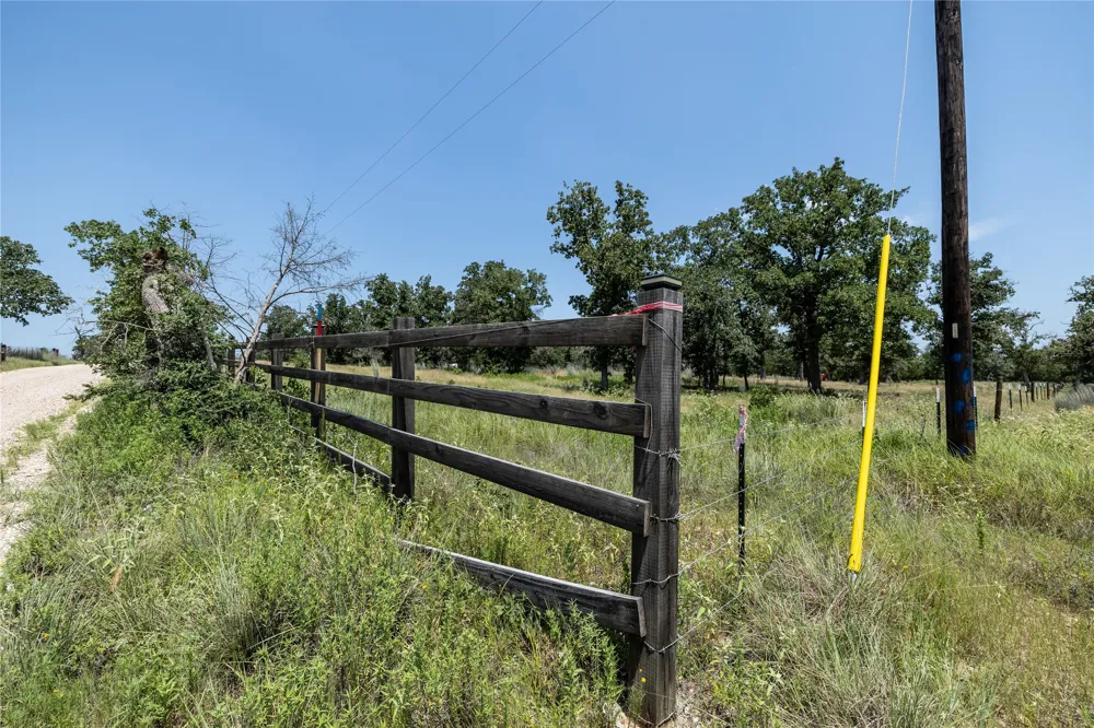 3 Edgewood Trail Road Paige, TX 78659