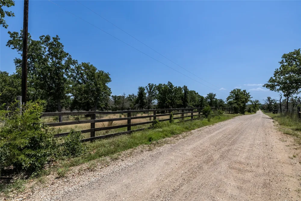 3 Edgewood Trail Road Paige, TX 78659