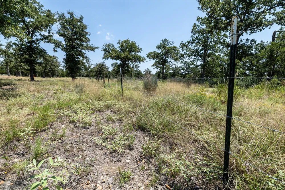 3 Edgewood Trail Road Paige, TX 78659