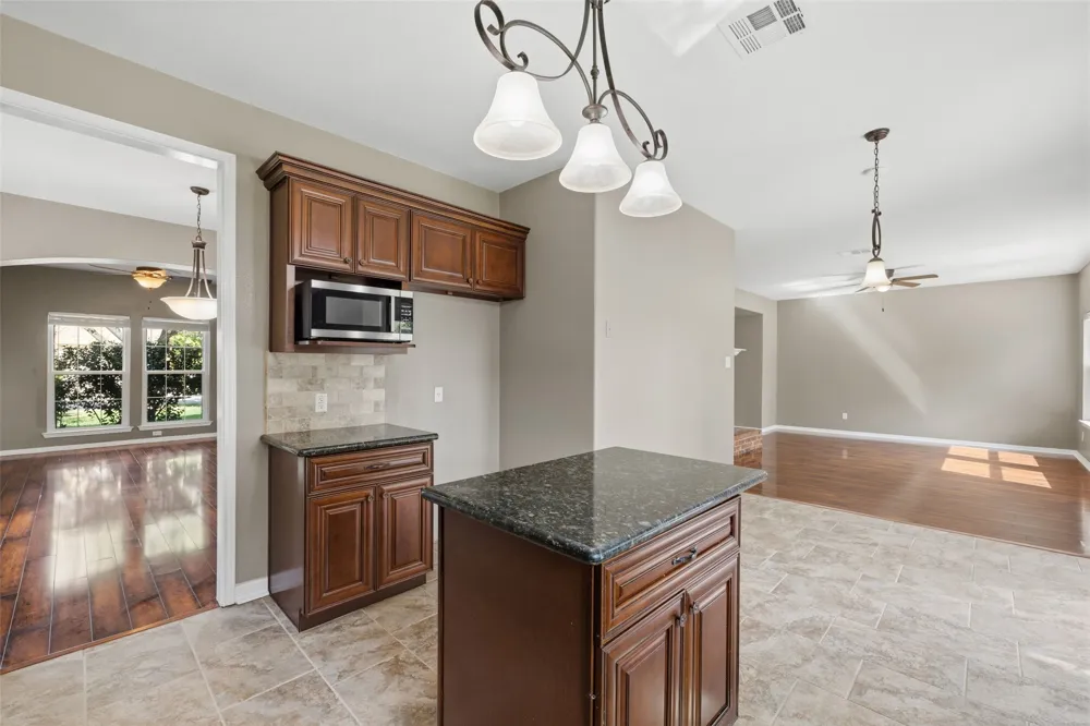 1928 Barnett Drive Cedar Park, TX 78613