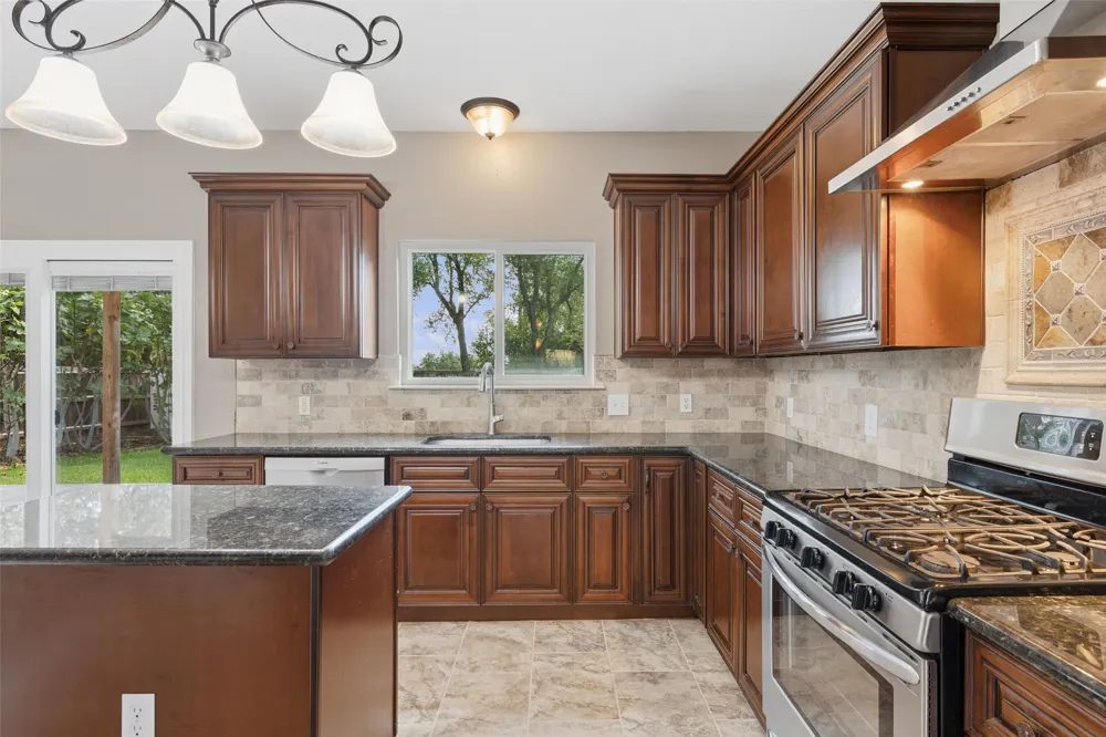 1928 Barnett Drive Cedar Park, TX 78613