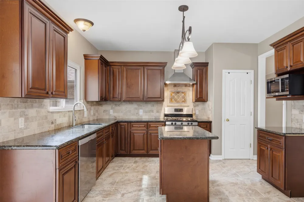1928 Barnett Drive Cedar Park, TX 78613
