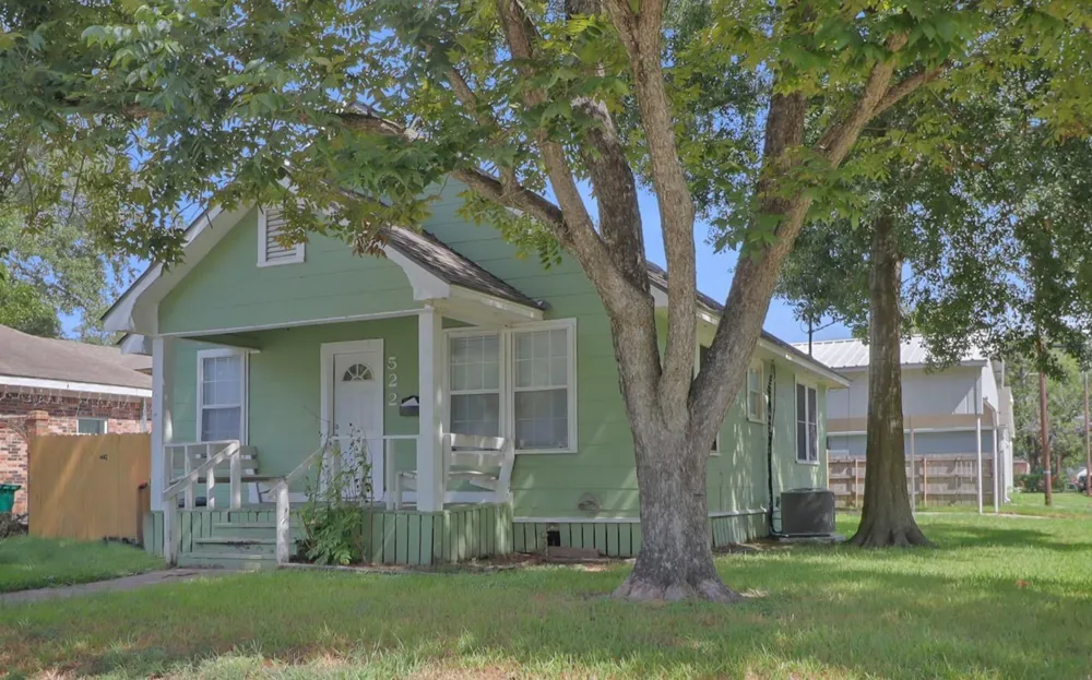 522 Aron Street Baytown, TX 77520