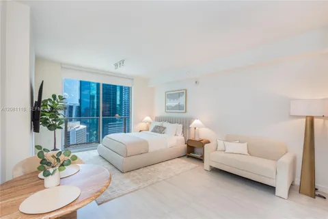77 SE 5th St #3204