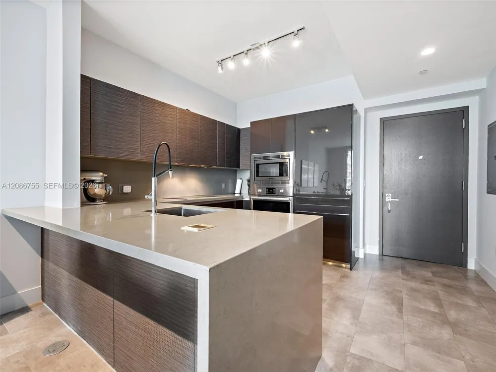 1080 Brickell Ave #1403 Miami, FL 33131