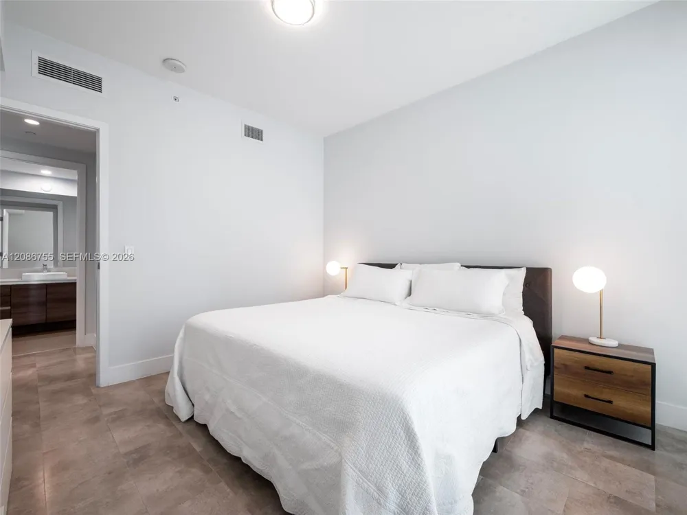 1080 Brickell Ave #1403 Miami, FL 33131