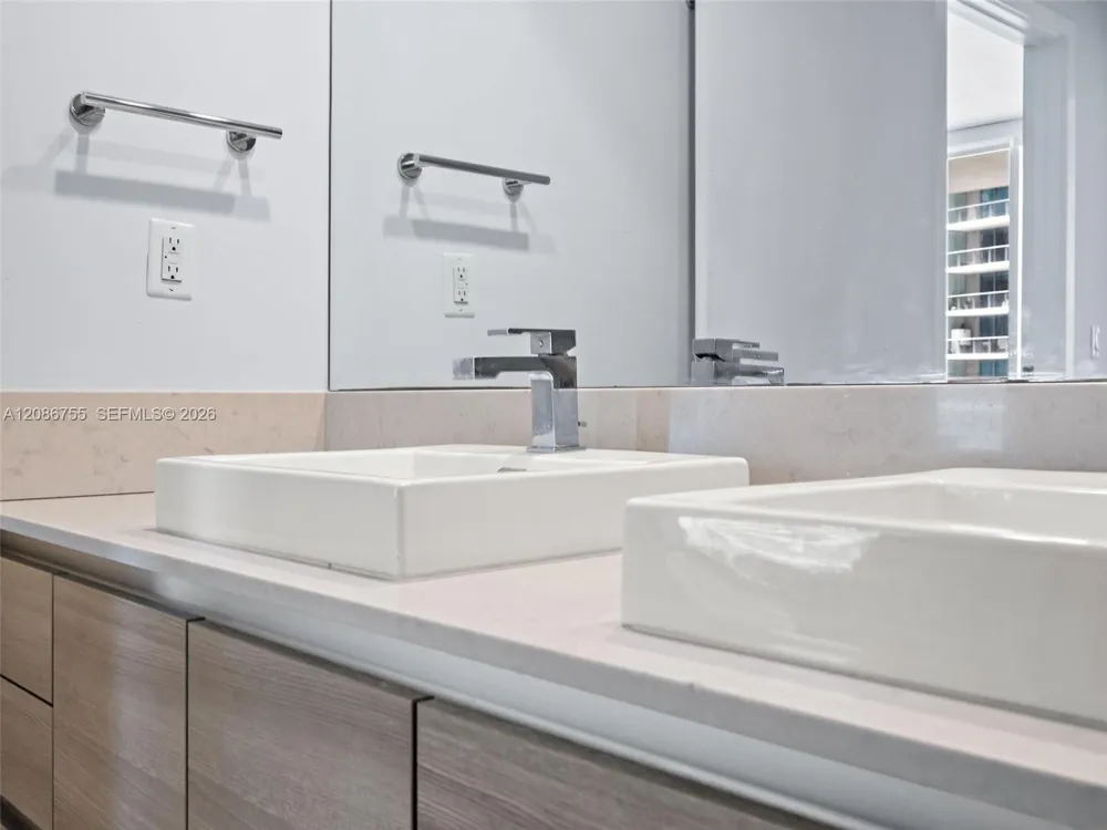1080 Brickell Ave #1403 Miami, FL 33131