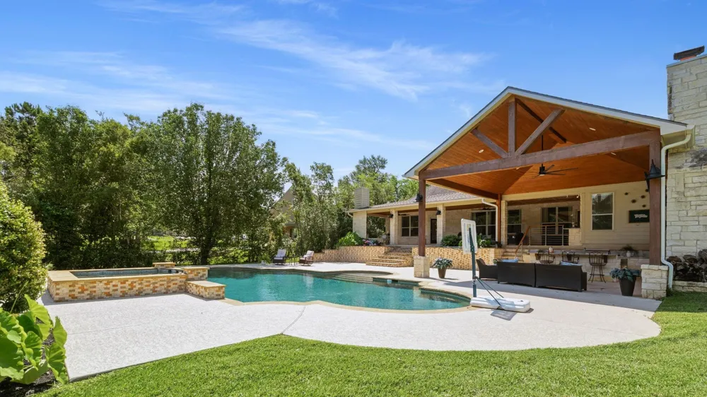 13907 Jbk Memorial Drive Willis, TX 77318