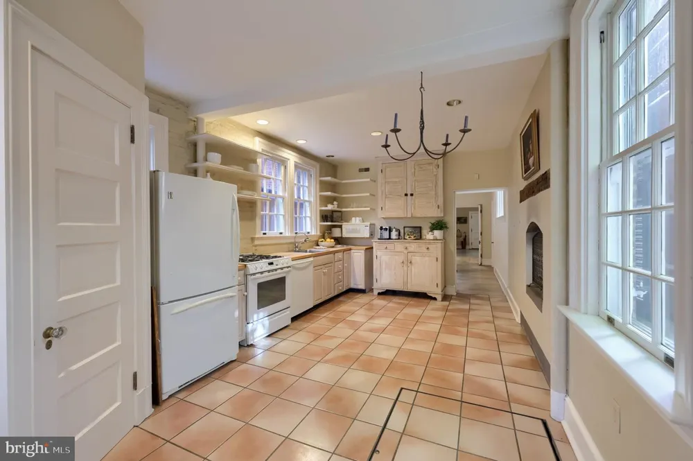 340 E ORANGE STREET Lancaster, PA 17602
