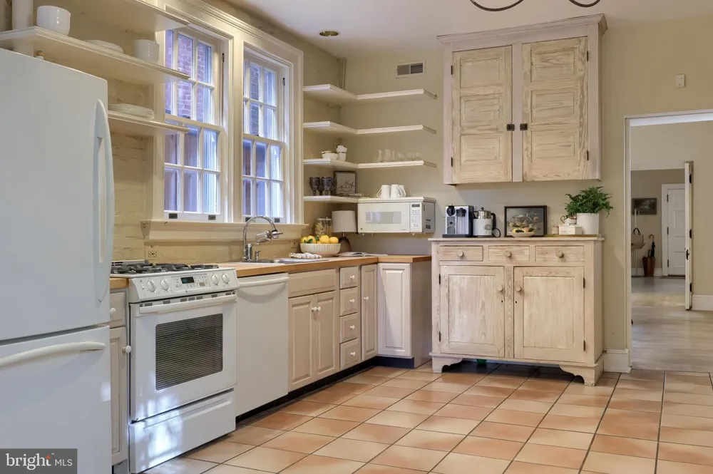 340 E ORANGE STREET Lancaster, PA 17602