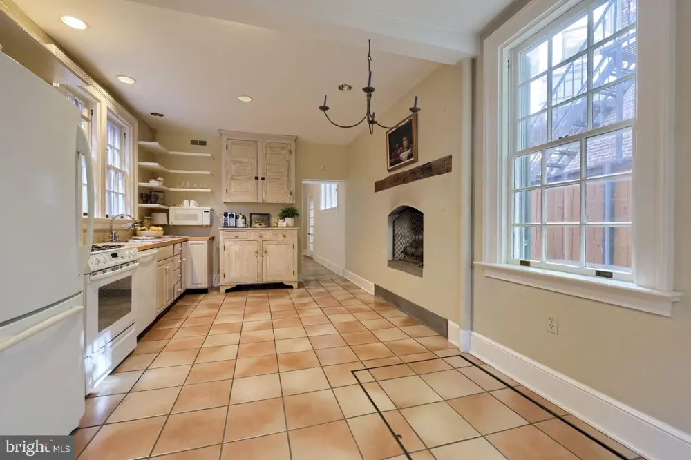 340 E ORANGE STREET Lancaster, PA 17602