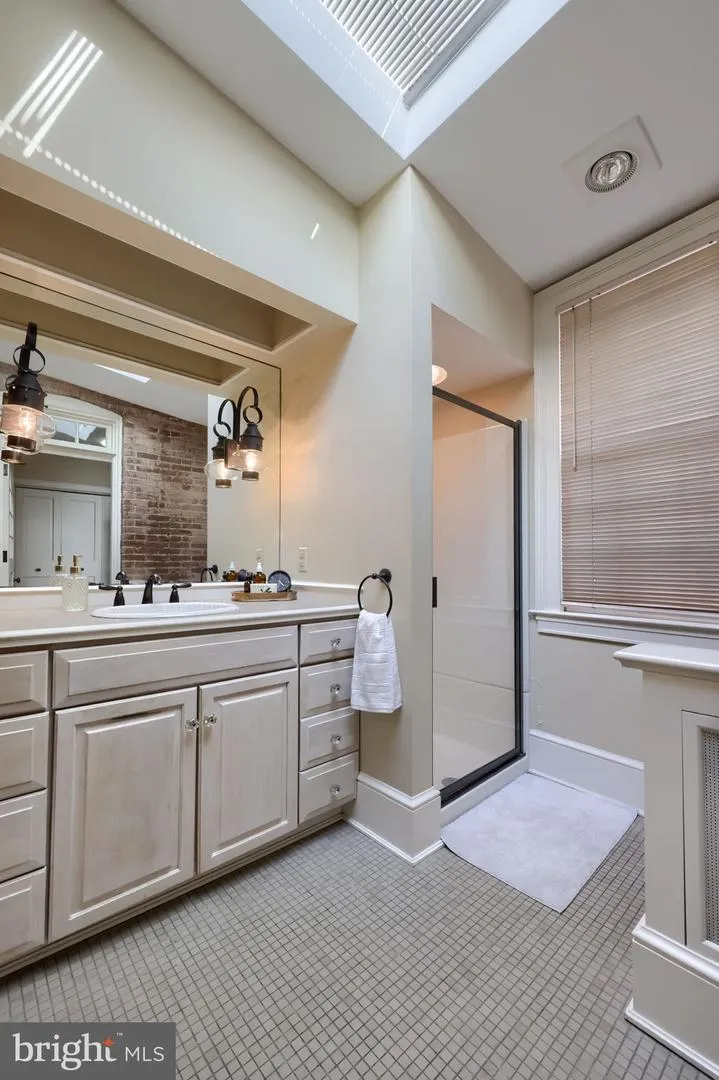 340 E ORANGE STREET Lancaster, PA 17602