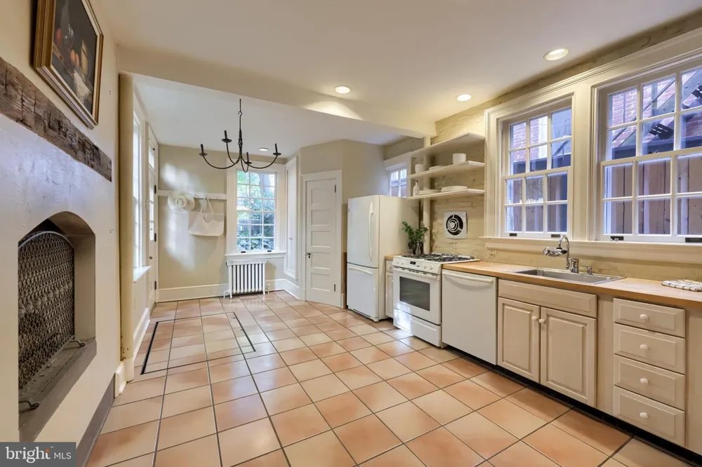 340 E ORANGE STREET Lancaster, PA 17602