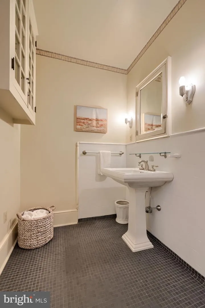 340 E ORANGE STREET Lancaster, PA 17602